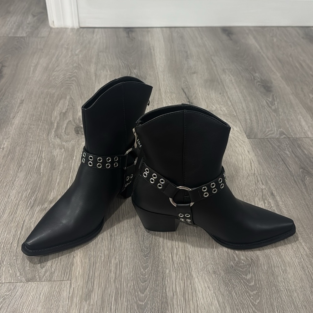 Women’s Black Booties Block Heel Silver Accents Chelsea Boot Size 8 Fall Boot - Picture 8 of 16